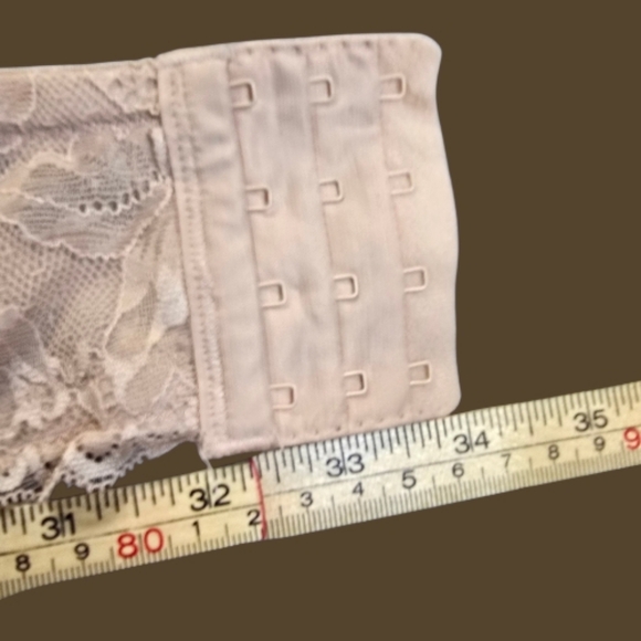 Torrid Beige Lightly Lined Multiway Strapless Bra Size 42C Staps Included EUC - Picture 8 of 16